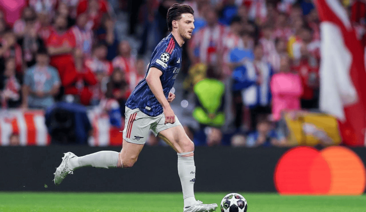 马竞1-1阿森纳两点球平局，终场判罚改判惹议，两大神迹同夜上墙！